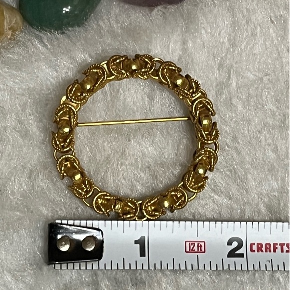 Vintage Circle Brooch - Picture 7 of 7